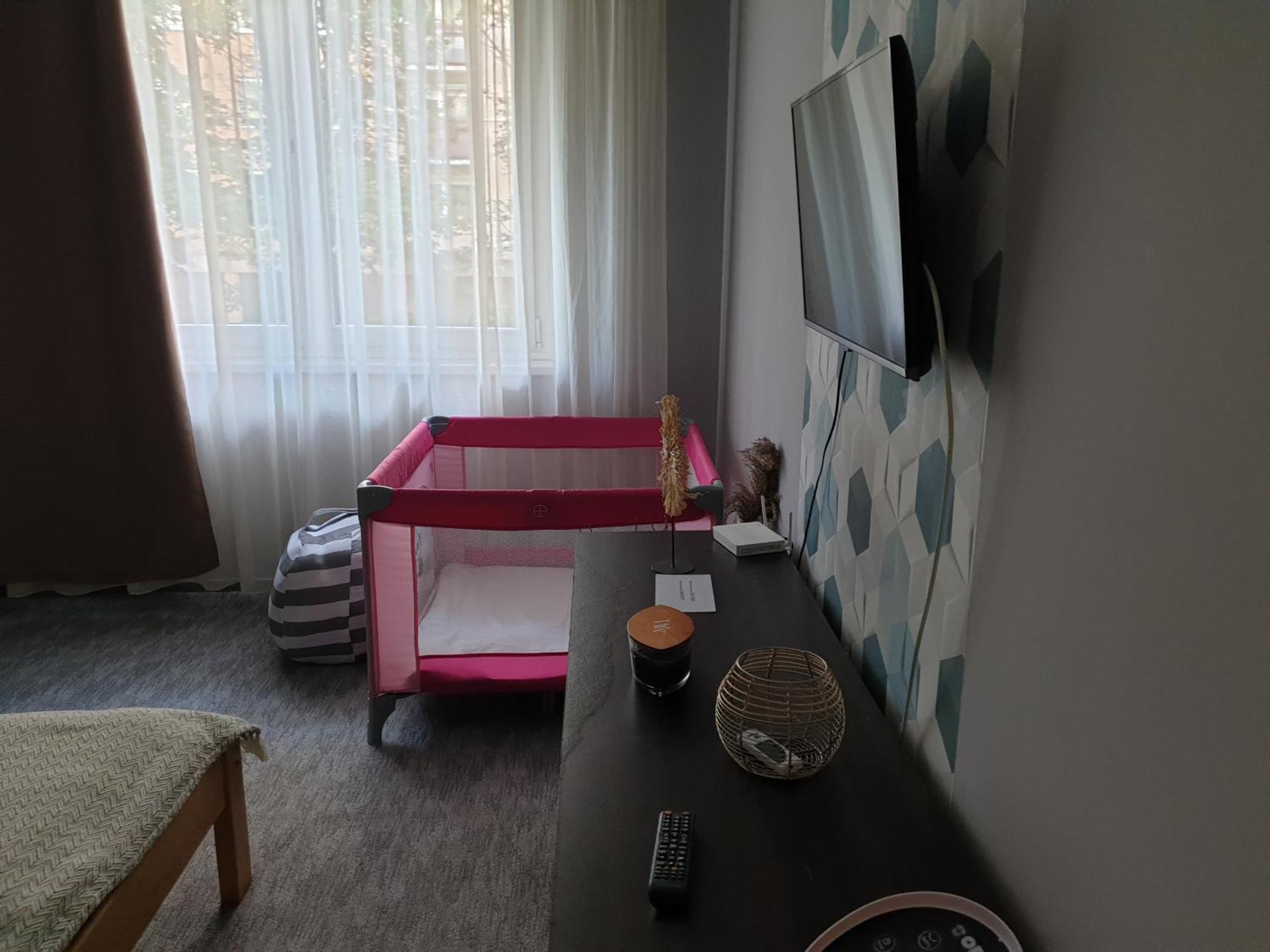 Dora Apartman Best Location & Free Parking Debrecen Eksteriør billede